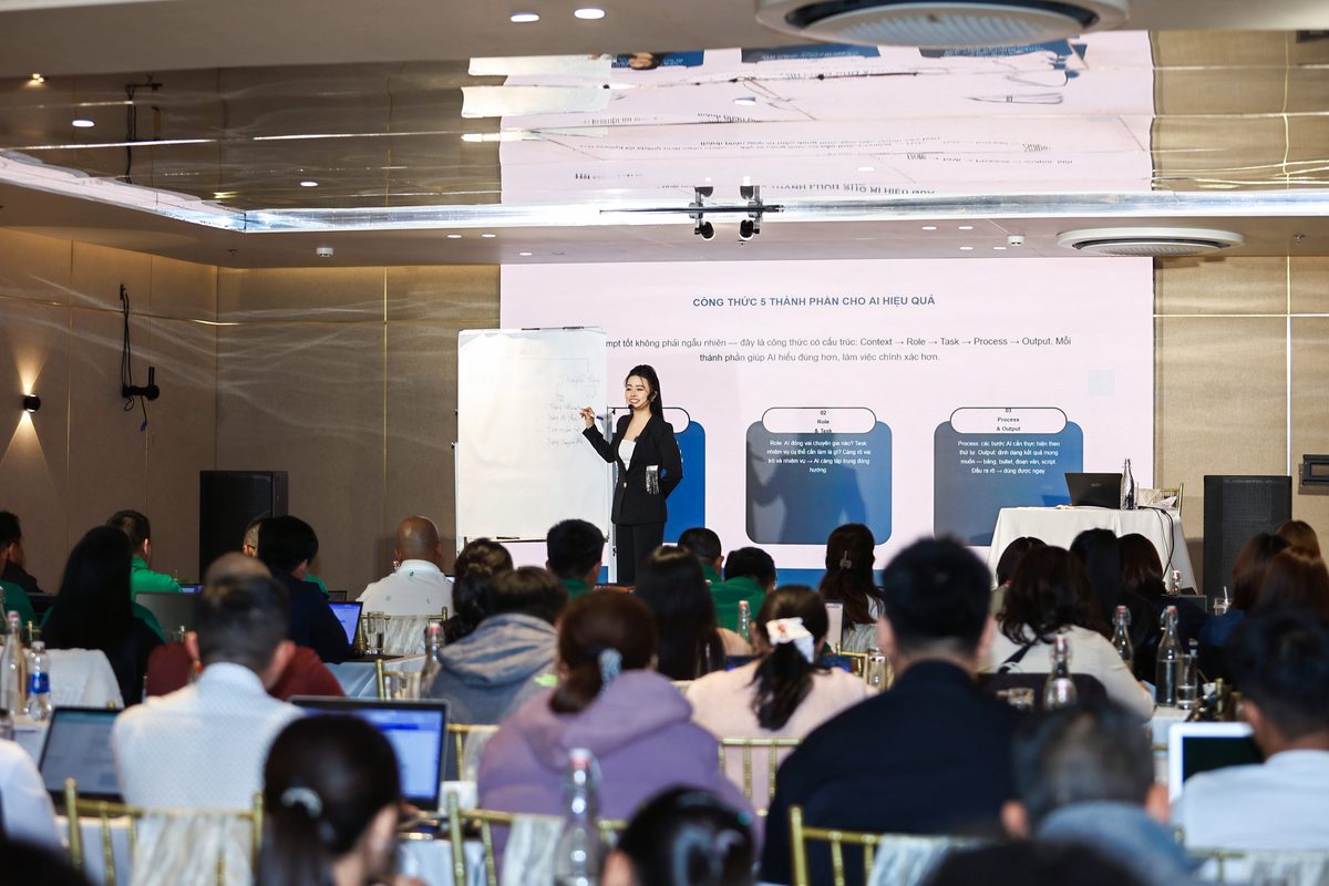 Khoá AI X10 K01 — Mona Liễu Nhung đứng lớp với chủ doanh nghiệp Đà Lạt ngày 31/7–1/8/2026